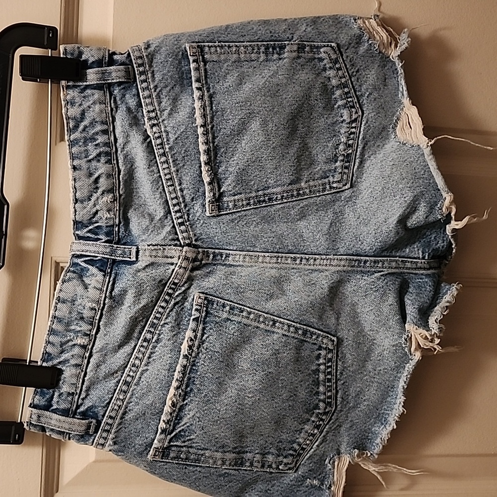 Shorts - Picture 4 of 4